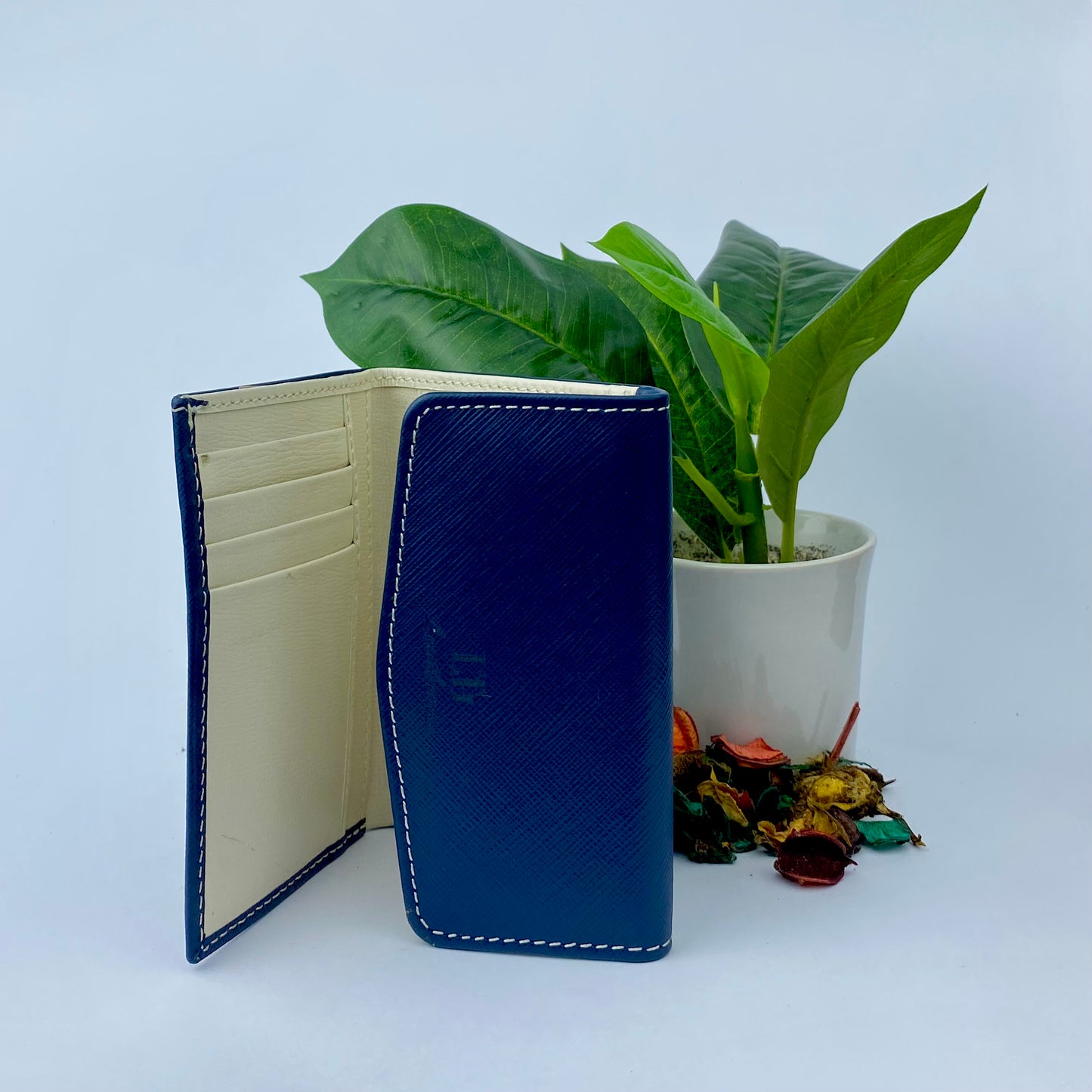 Ladies Tri-fold leather wallet