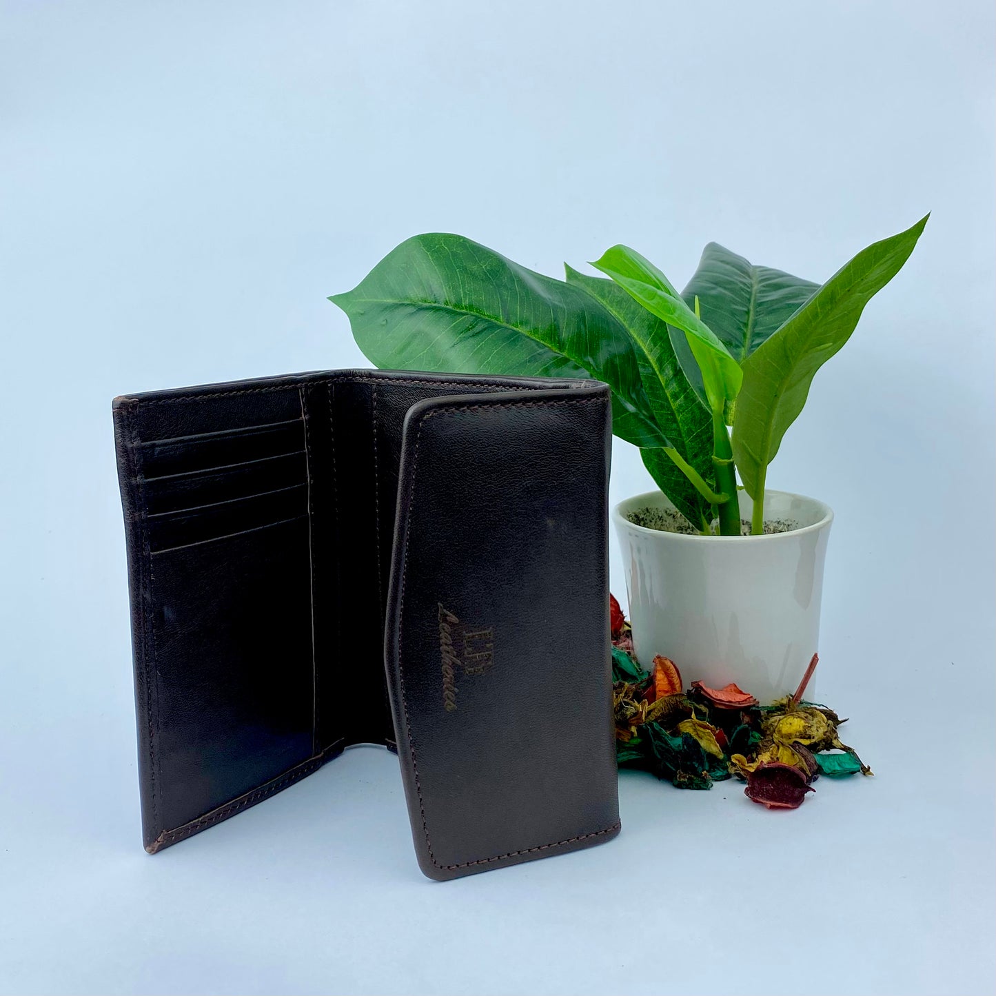 Ladies Tri-fold leather wallet